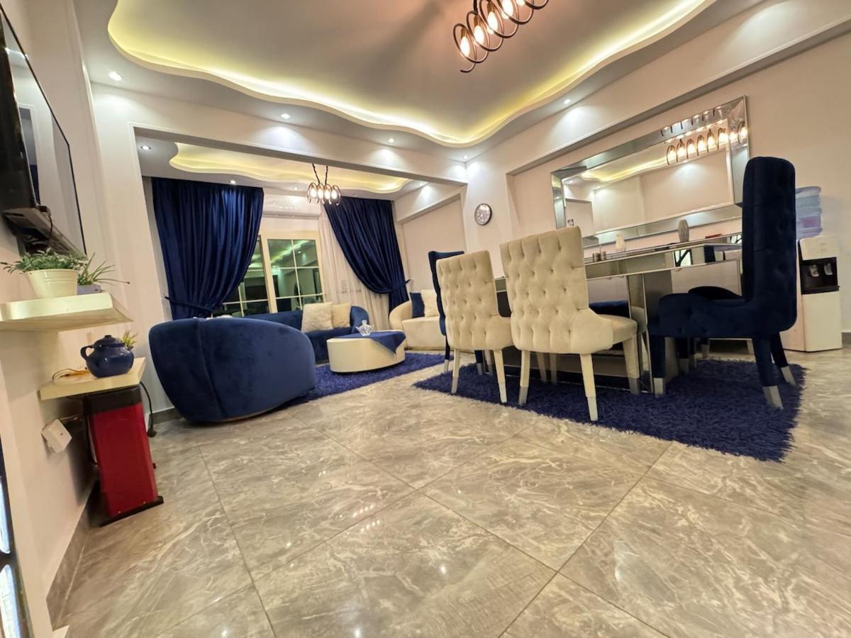 Luxurious 3 Bedrooms With Private Garden Apartment *
