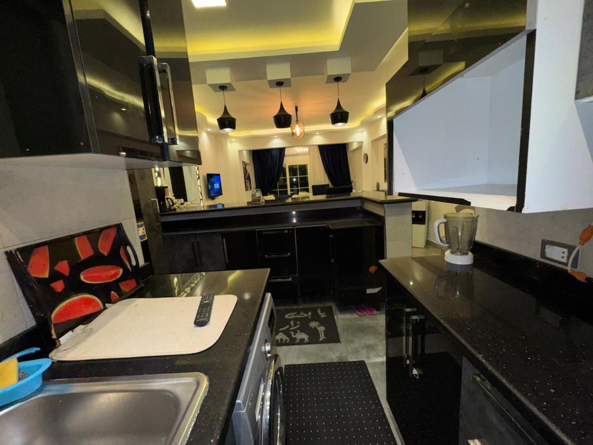 Luxurious 3 Bedrooms With Private Garden Apartment *