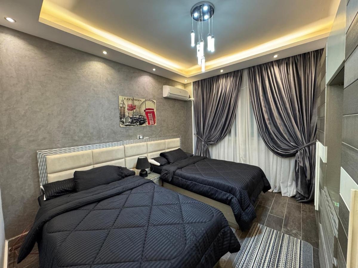 Luxurious 3 Bedrooms With Private Garden Apartment *