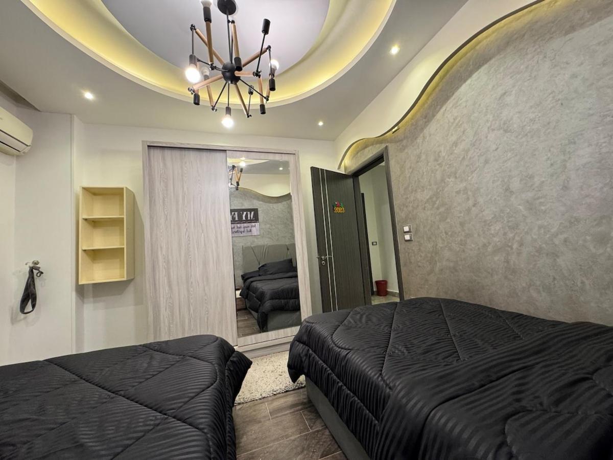 Luxurious 3 Bedrooms With Private Garden Apartment *